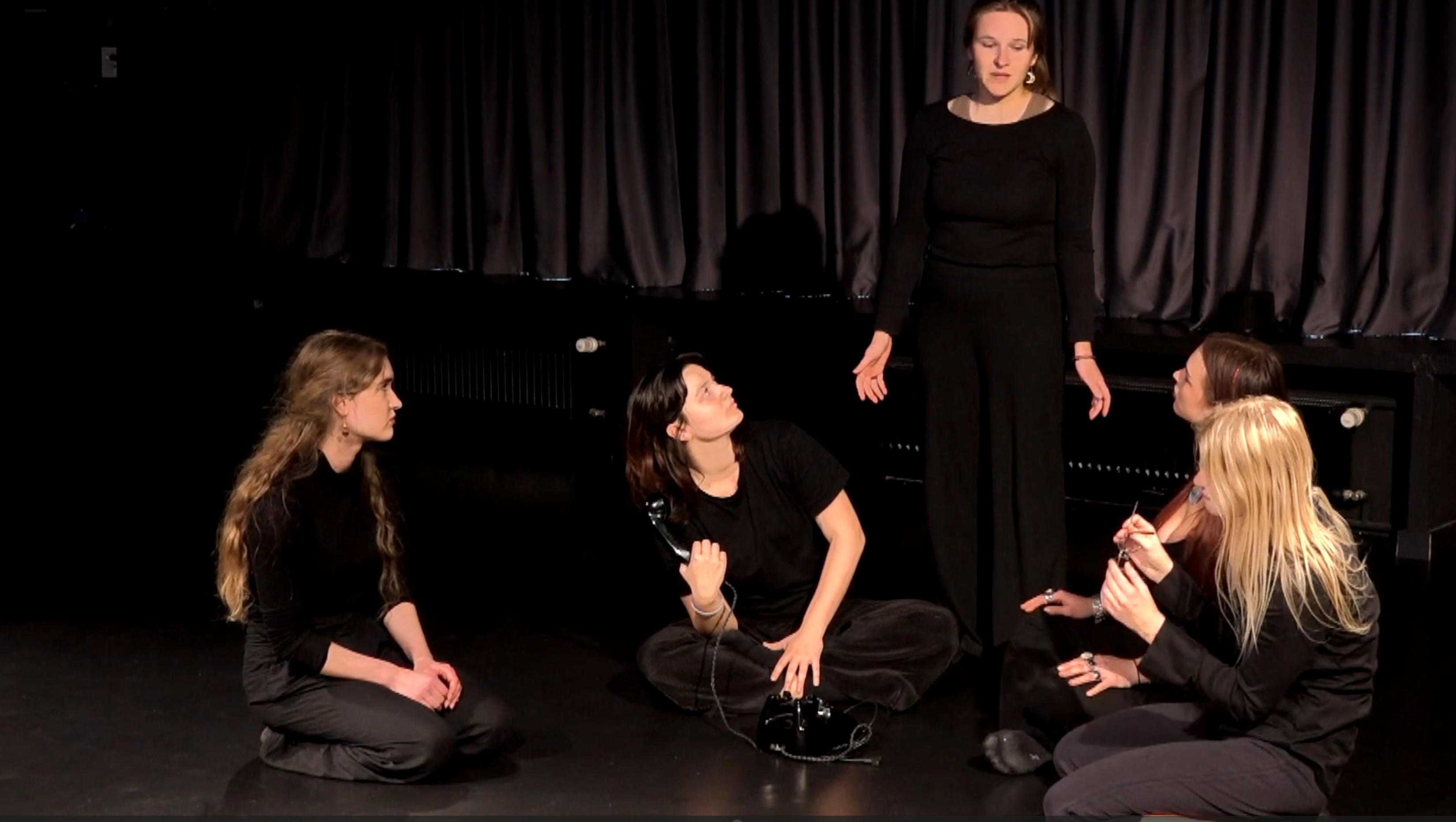 Kulturkompass 2025 - Erste Projekte der Erstis (Performance)